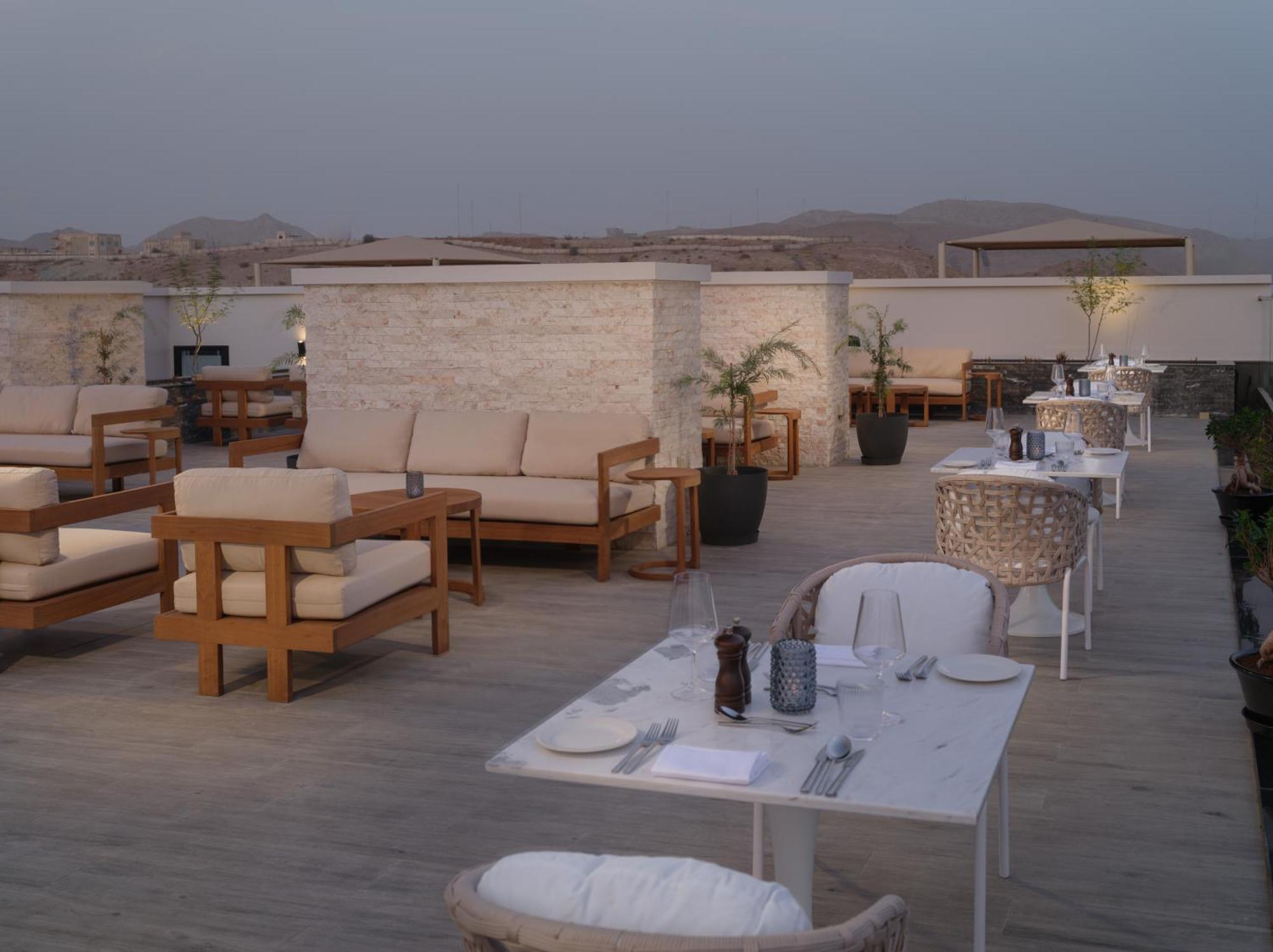 Doubletree By Hilton Muscat Qurum Exteriör bild