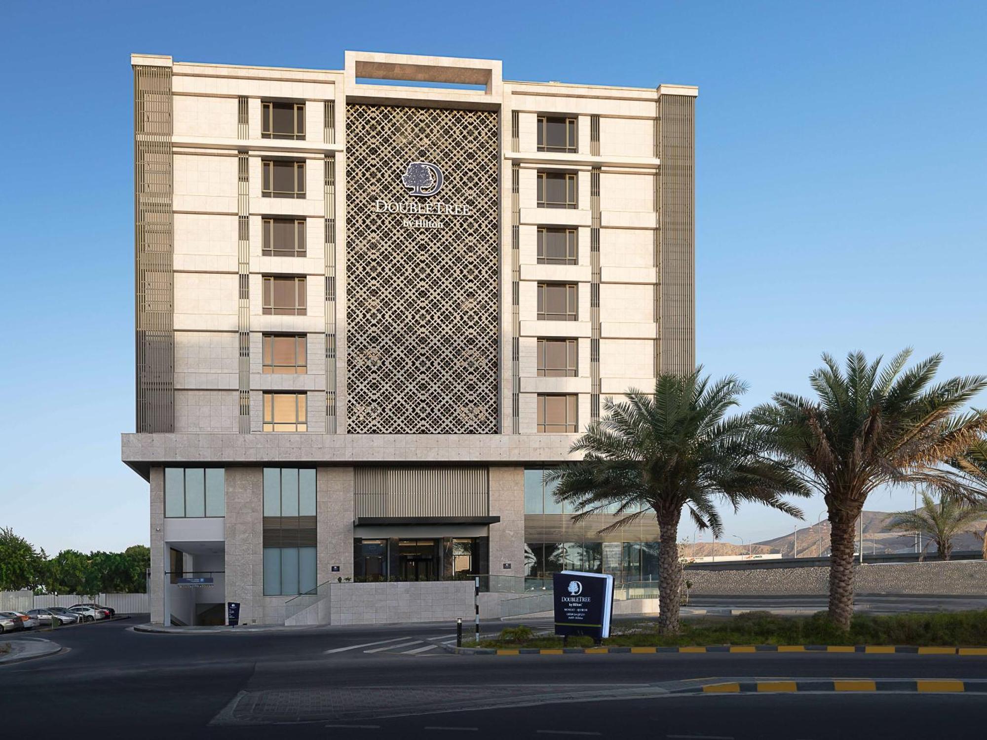 Doubletree By Hilton Muscat Qurum Exteriör bild